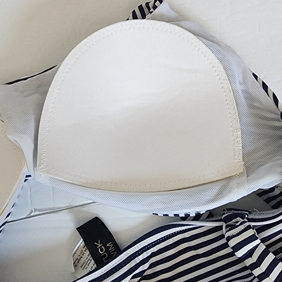 NIPTUCK SORRENTO NAVY STRIPED SWIM SET/ PLEASE CHECK BIKINI IS SIZE 6/TOP SZ 4 - Picture 7 of 12